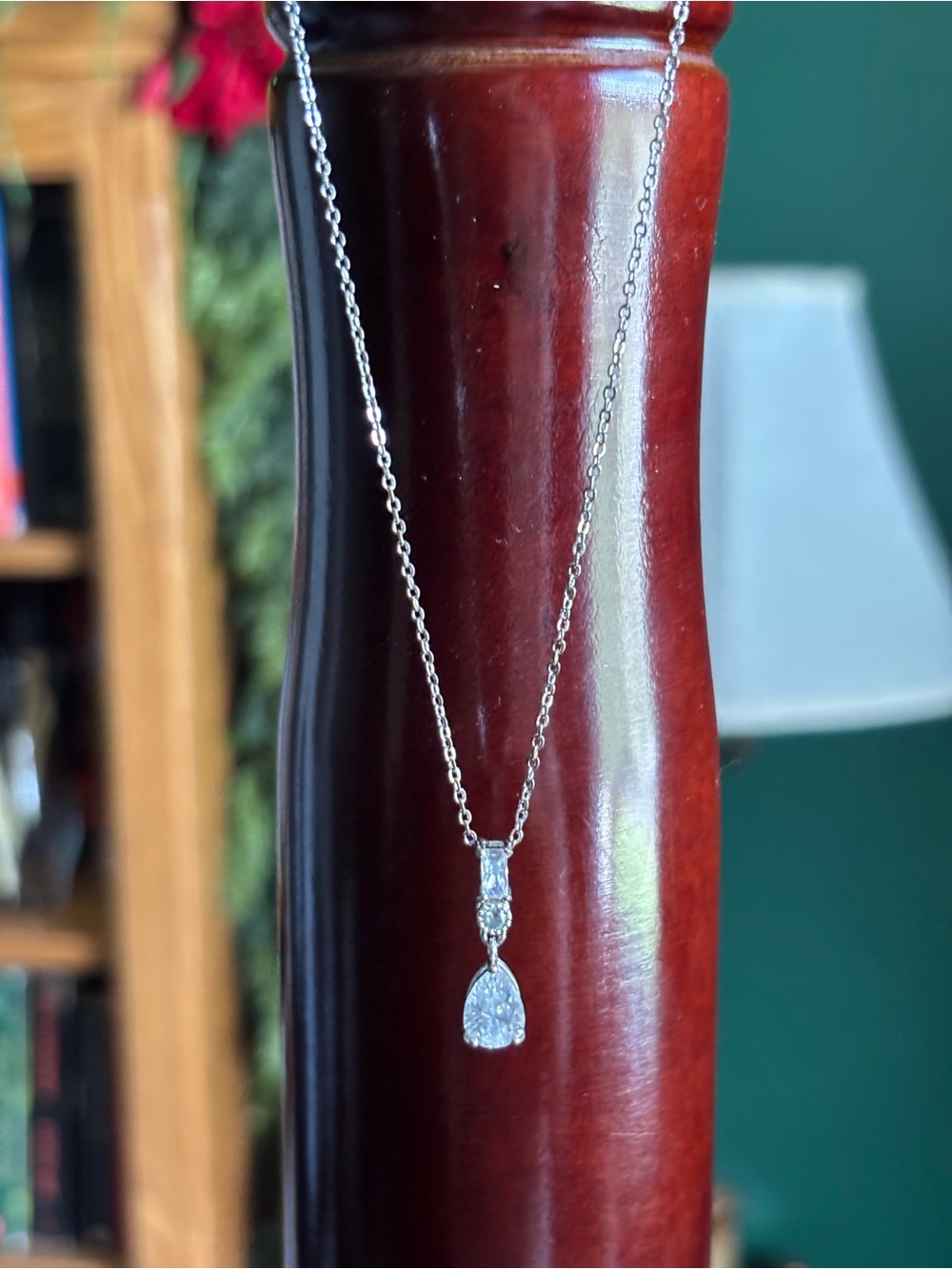 Elegant Silver Necklace with Teardrop Pendant